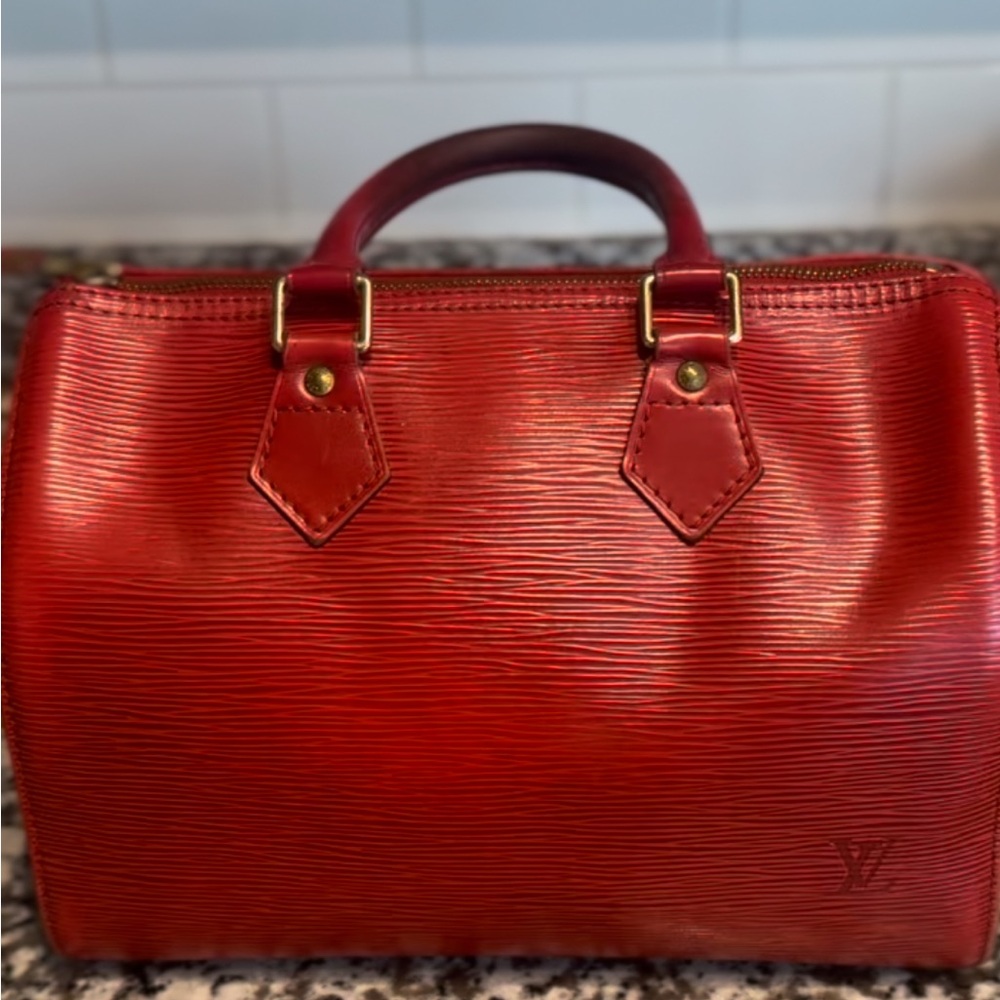 Louis Vuitton Epi Speedy 25 in Castilian Red. - Picture 14 of 16